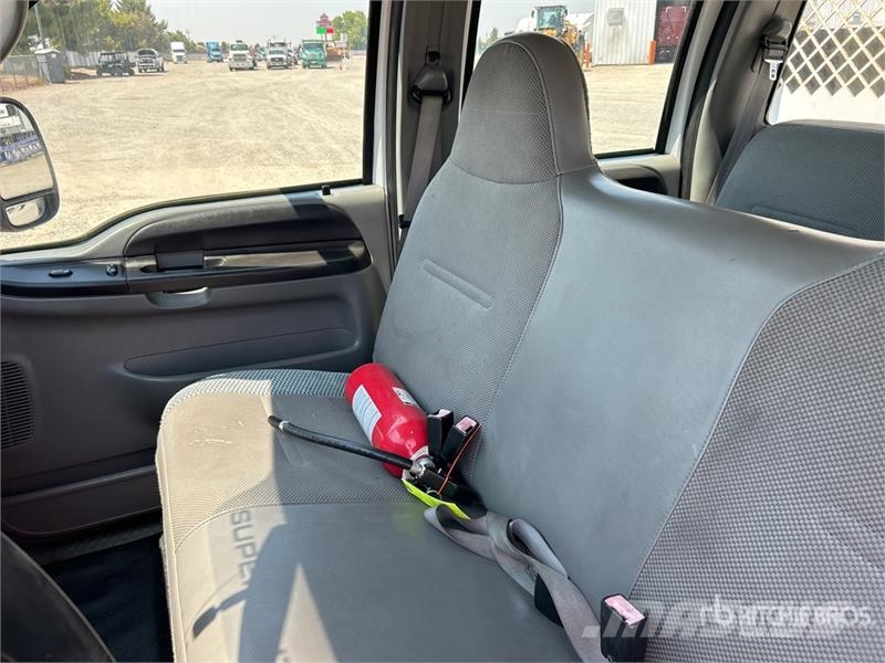 Ford F-550 XL 4x4 Crew Cab Flatbed Truck Kamioni sa otvorenim sandukom