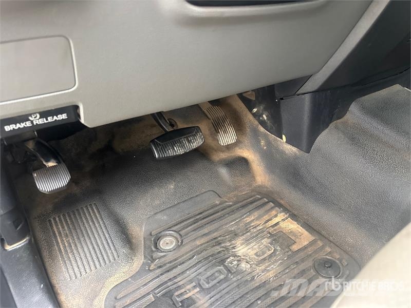 Ford F-550 XL 4x4 Crew Cab Utility Truck Vieglais kravas automobilis/izkraušana no sāniem