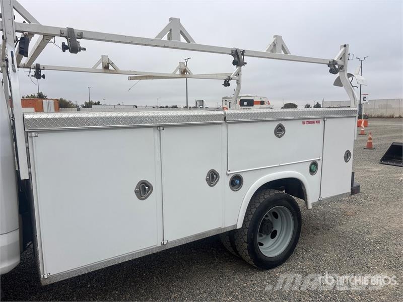 Ford F-550 XL 4x4 Crew Cab Utility Truck Vieglais kravas automobilis/izkraušana no sāniem