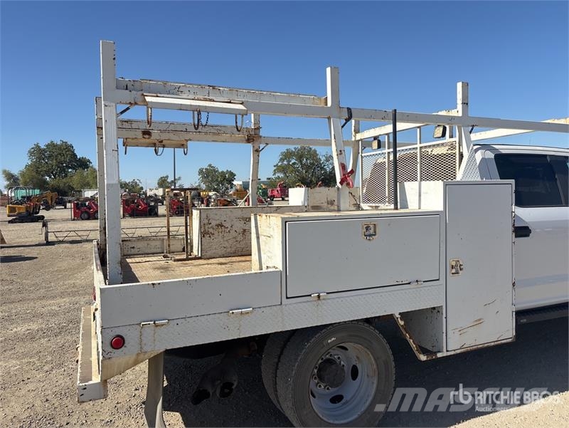 Ford F-550 XL 4x4 Crew Cab Flatbed Truck Lastbil med lad/Flatbed