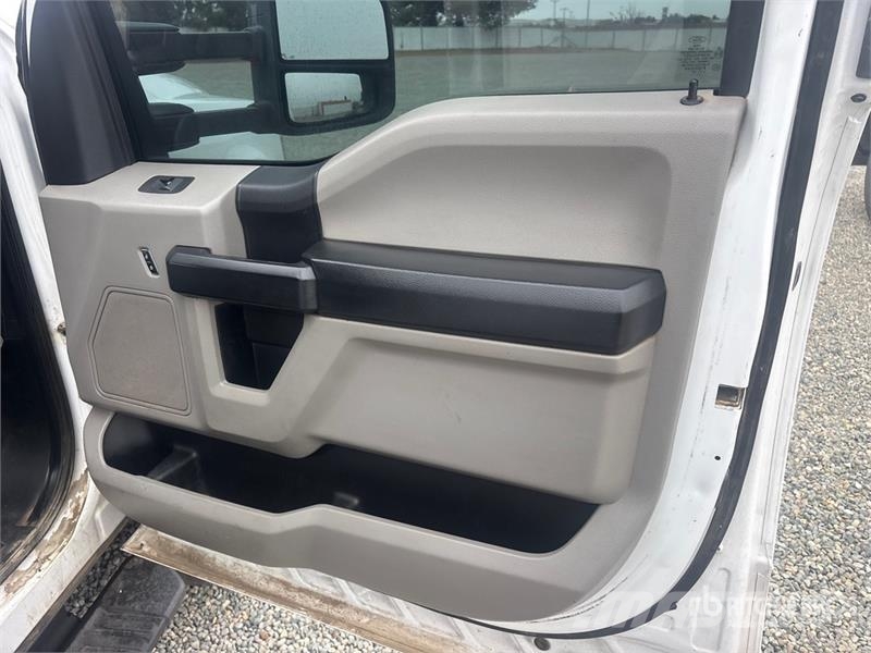 Ford F-550 XL 4x4 Crew Cab Utility Truck Vieglais kravas automobilis/izkraušana no sāniem