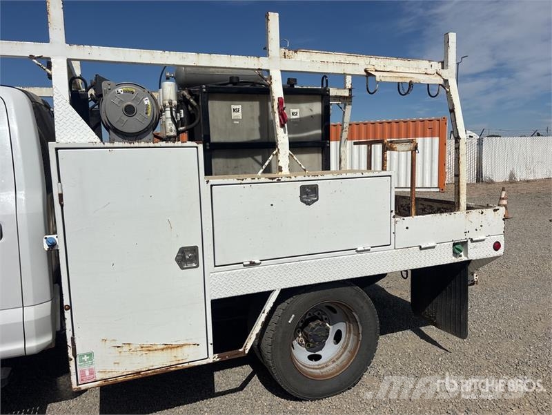 Ford F-550 XL 4x4 Crew Cab Flatbed Truck Platós / Ponyvás teherautók