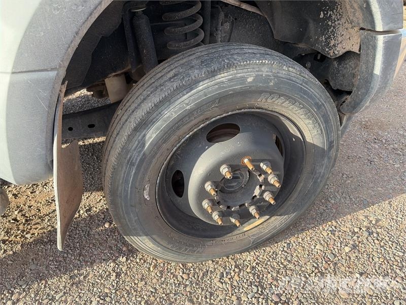 Ford F-550 XL 4x4 Extended Cab Cab and Chassis Kabinen