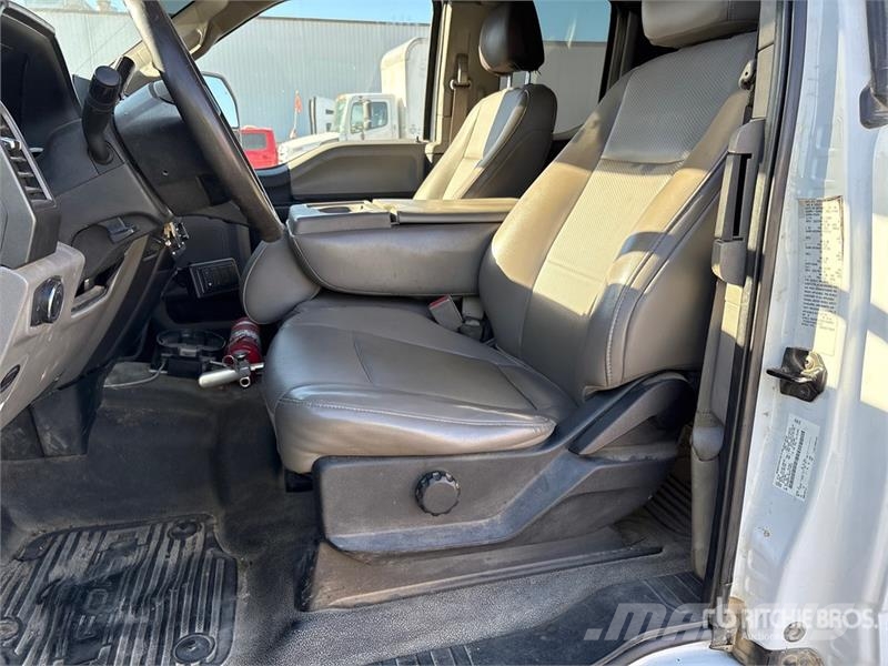 Ford F-550 XL 4x4 Extended Cab Utility Truck Prekucniki