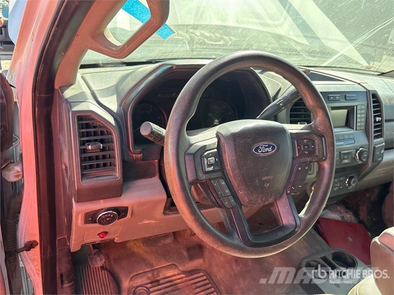 Ford F-550 XL 4x4 Extended Cab Utility Truck Prekucniki