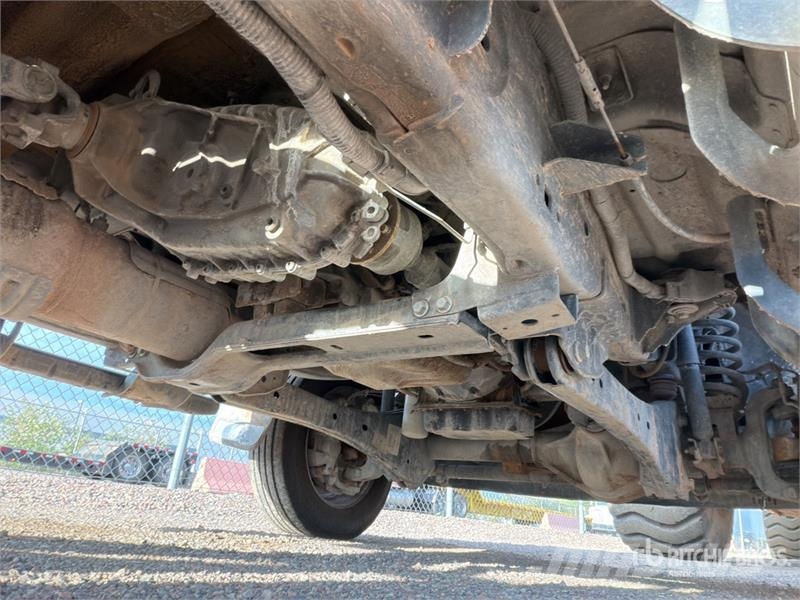 Ford F-550 XL 4x4 Extended Cab Cab and Chassis Kabinen