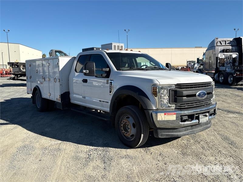 Ford F-550 XL 4x4 Extended Cab Utility Truck Prekucniki