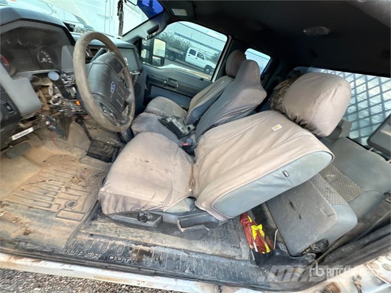 Ford F-550 XL 4x4 Extended Cab Flatbed Truck Tovornjaki s kesonom/platojem