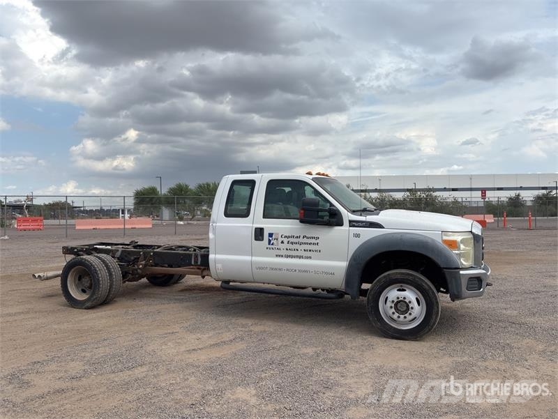 Ford F-550 XL 4x4 Extended Cab Cab and Chassis Kabine i unutrašnjost
