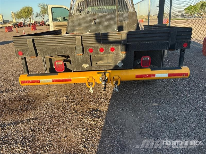Ford F-550 XL 4x4 Extended Cab Flatbed Truck Tovornjaki s kesonom/platojem