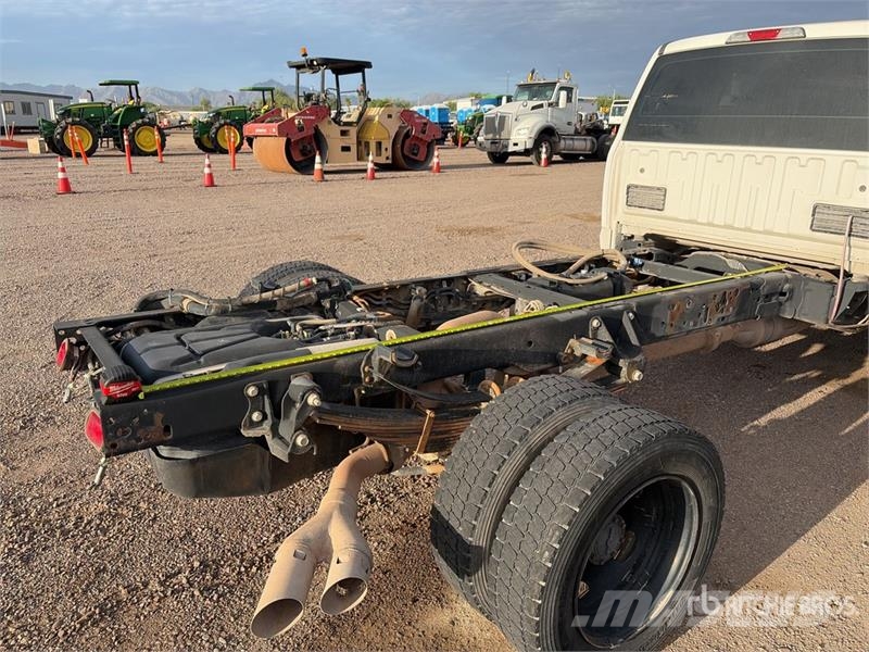 Ford F-550 XL 4x4 Extended Cab Cab and Chassis Kabinen