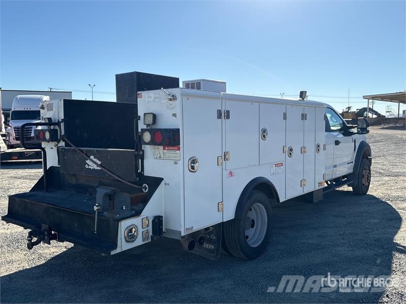 Ford F-550 XL 4x4 Extended Cab Utility Truck Prekucniki