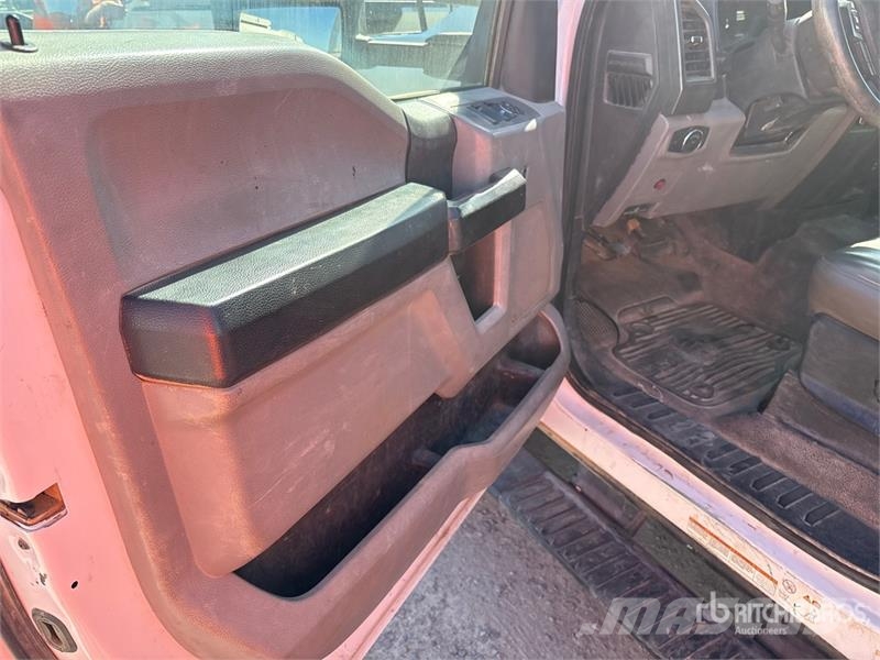 Ford F-550 XL 4x4 Extended Cab Utility Truck Prekucniki