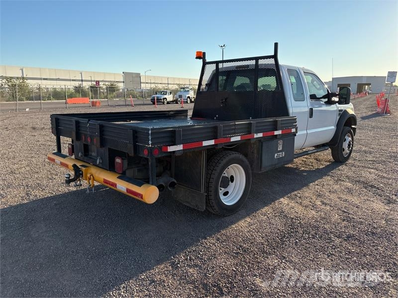 Ford F-550 XL 4x4 Extended Cab Flatbed Truck Tovornjaki s kesonom/platojem