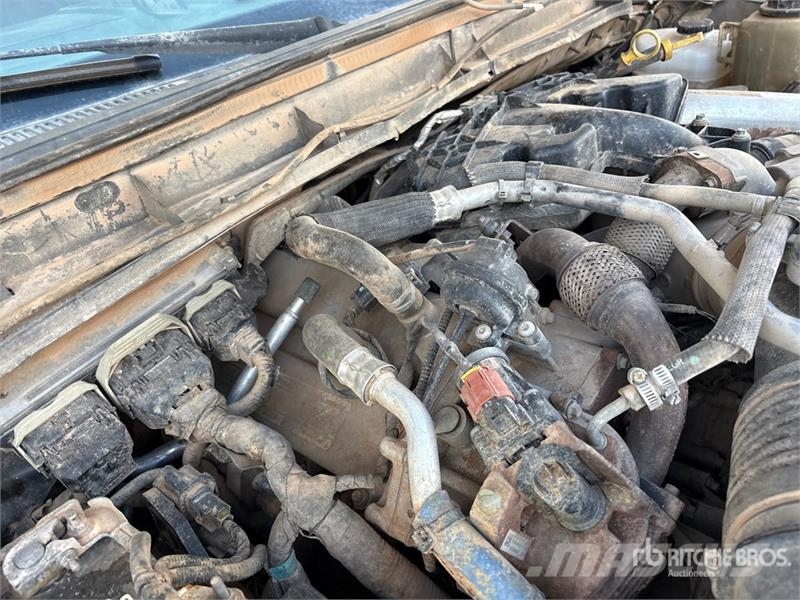 Ford F-550 XL 4x4 Extended Cab Flatbed Truck Tovornjaki s kesonom/platojem