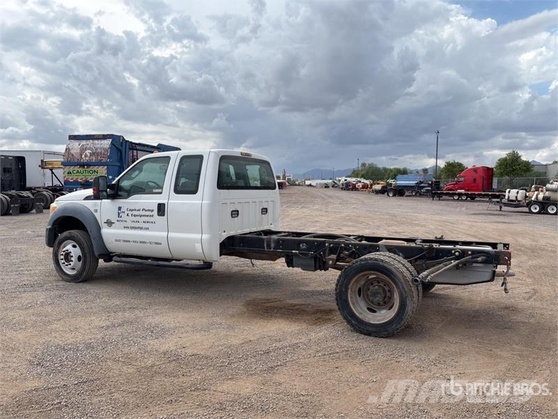 Ford F-550 XL 4x4 Extended Cab Cab and Chassis Kabine i unutrašnjost