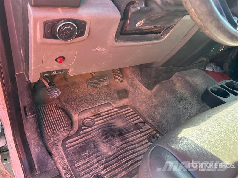 Ford F-550 XL 4x4 Extended Cab Utility Truck Prekucniki