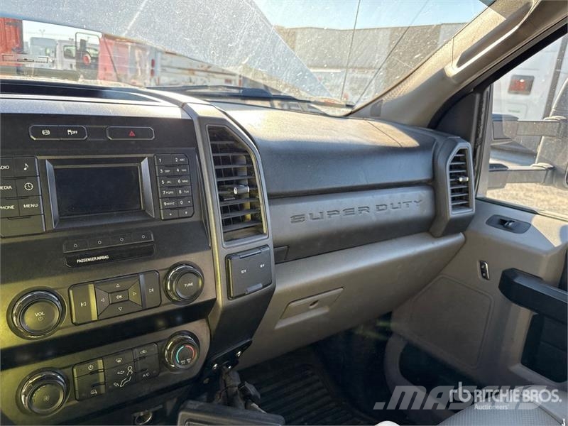 Ford F-550 XL 4x4 Extended Cab Utility Truck Prekucniki