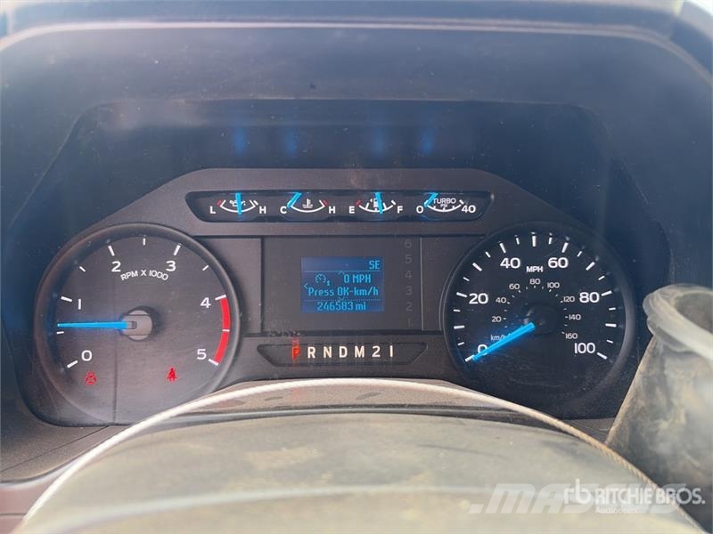Ford F-550 XL 4x4 Extended Cab Cab and Chassis Kabinen