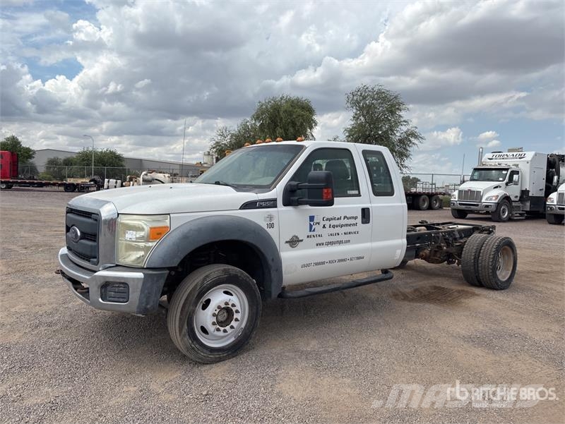 Ford F-550 XL 4x4 Extended Cab Cab and Chassis Kabine i unutrašnjost