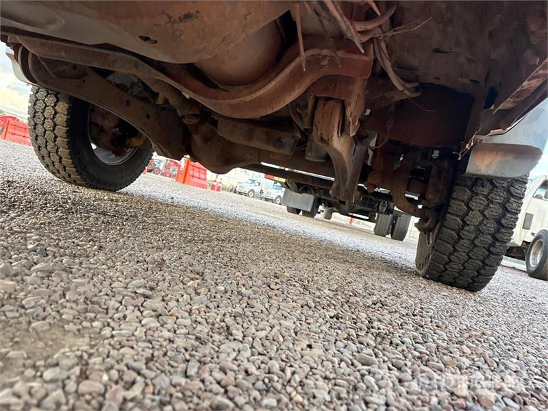 Ford F-550 XL 4x4 Extended Cab Flatbed Truck Tovornjaki s kesonom/platojem