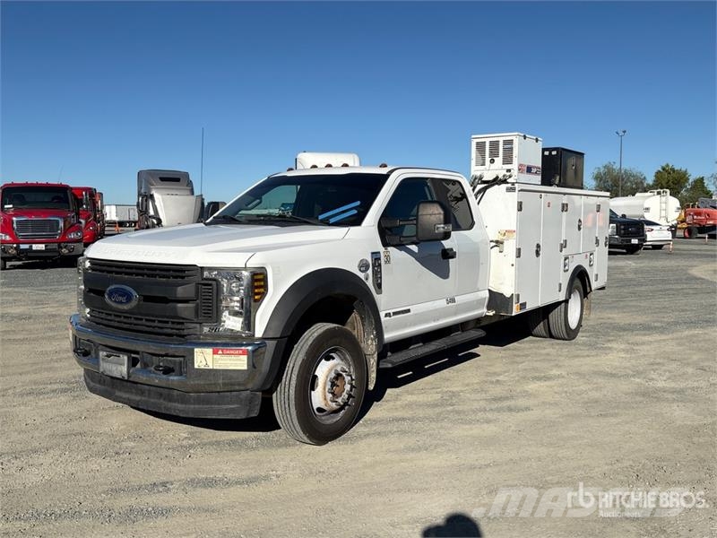 Ford F-550 XL 4x4 Extended Cab Utility Truck Prekucniki