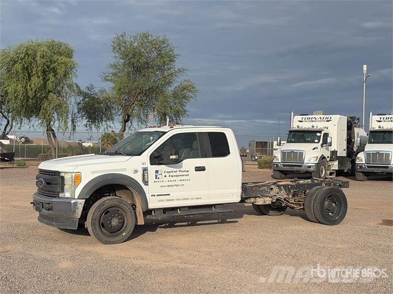 Ford F-550 XL 4x4 Extended Cab Cab and Chassis Kabinen