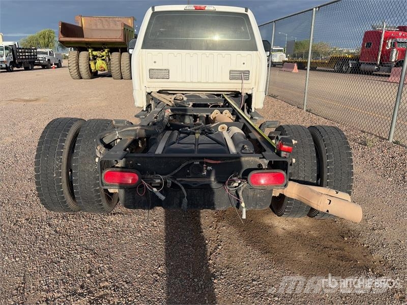 Ford F-550 XL 4x4 Extended Cab Cab and Chassis Kabinen