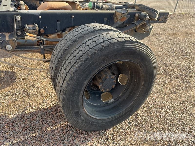Ford F-550 XL 4x4 Extended Cab Cab and Chassis Kabinen