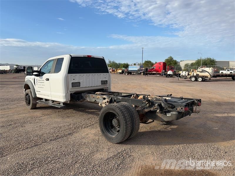 Ford F-550 XL 4x4 Extended Cab Cab and Chassis Kabinen