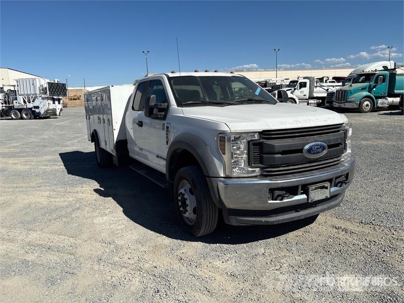 Ford F-550 XL 4x4 Extended Cab Utility Truck Lava-autot