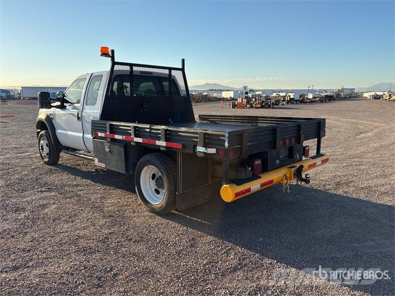 Ford F-550 XL 4x4 Extended Cab Flatbed Truck Tovornjaki s kesonom/platojem