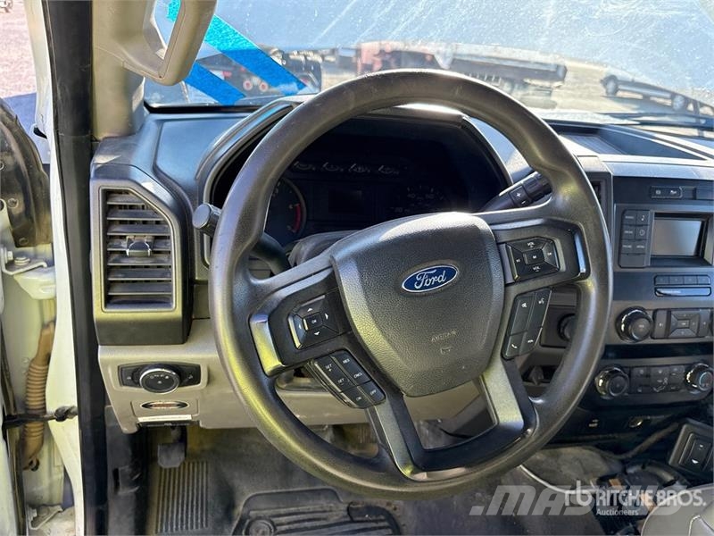 Ford F-550 XL 4x4 Extended Cab Utility Truck Prekucniki