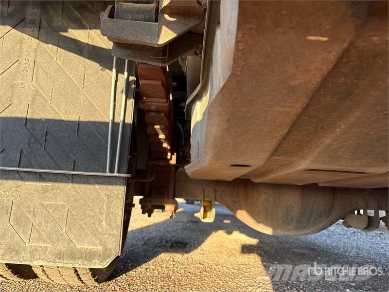 Ford F-550 XL 4x4 Extended Cab Flatbed Truck Tovornjaki s kesonom/platojem