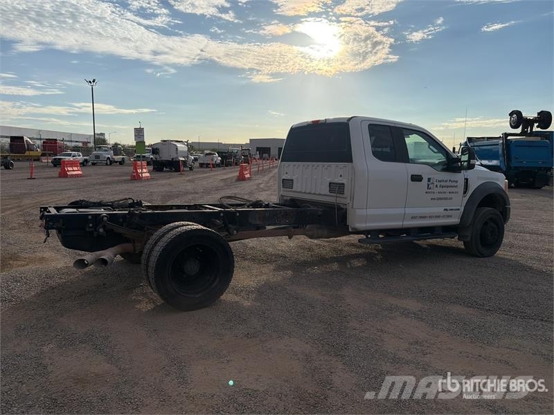 Ford F-550 XL 4x4 Extended Cab Cab and Chassis Kabinen