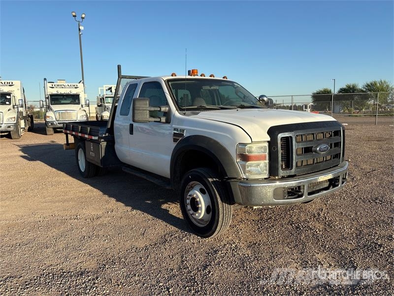 Ford F-550 XL 4x4 Extended Cab Flatbed Truck Tovornjaki s kesonom/platojem