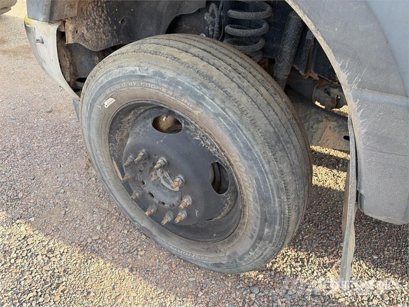 Ford F-550 XL 4x4 Extended Cab Cab and Chassis Kabinen