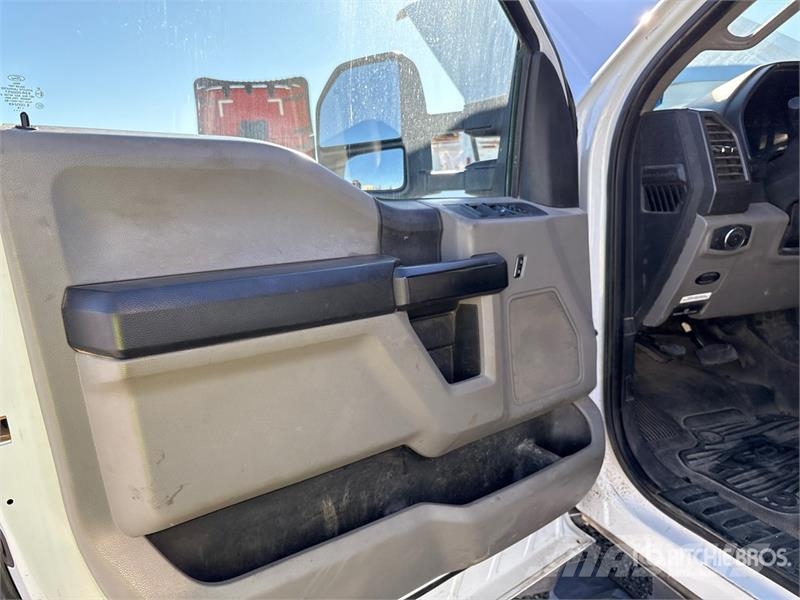 Ford F-550 XL 4x4 Extended Cab Utility Truck Prekucniki
