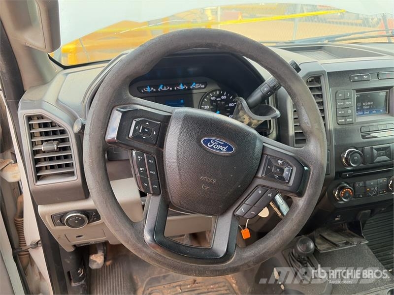 Ford F-550 XL 4x4 Extended Cab Cab and Chassis Kabinen
