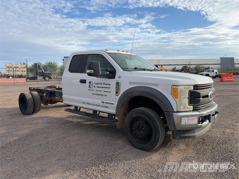 Ford F-550 XL 4x4 Extended Cab Cab and Chassis Kabinen
