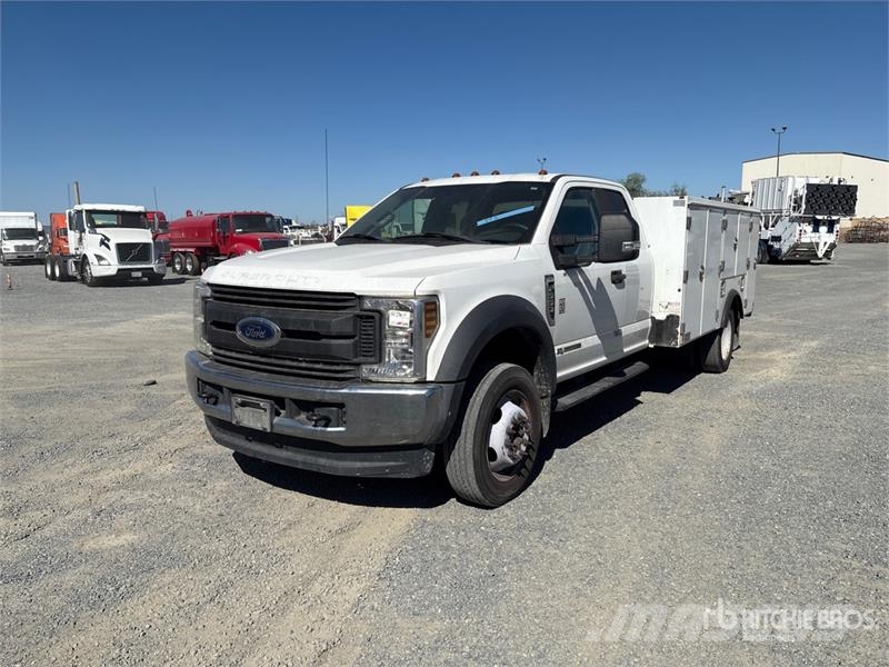 Ford F-550 XL 4x4 Extended Cab Utility Truck Lava-autot