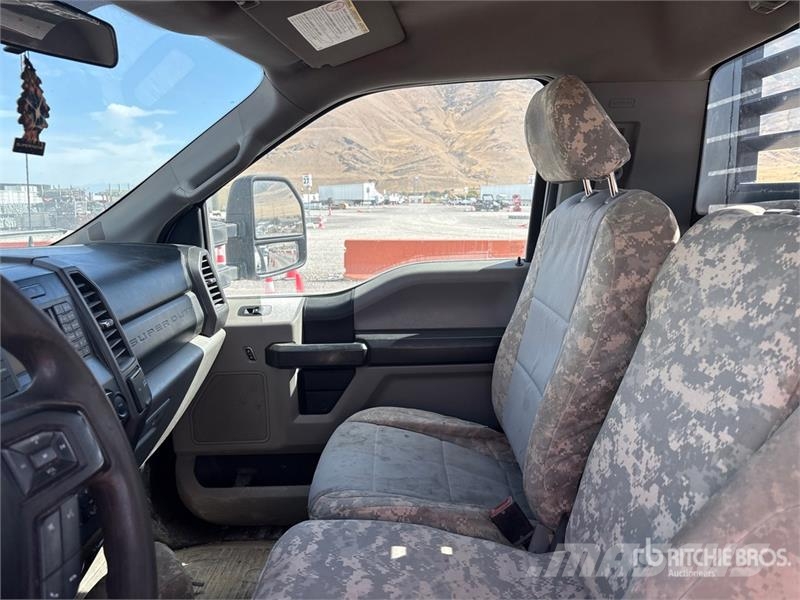 Ford F-550 XL 4x4 Flatbed Truck Kamioni sa otvorenim sandukom