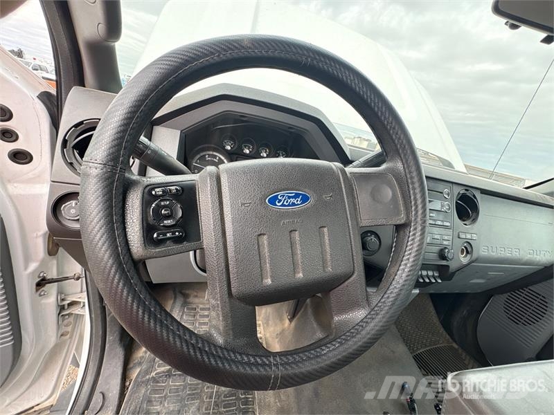 Ford F-550 XL 4x4 Flatbed Truck Kamioni sa otvorenim sandukom
