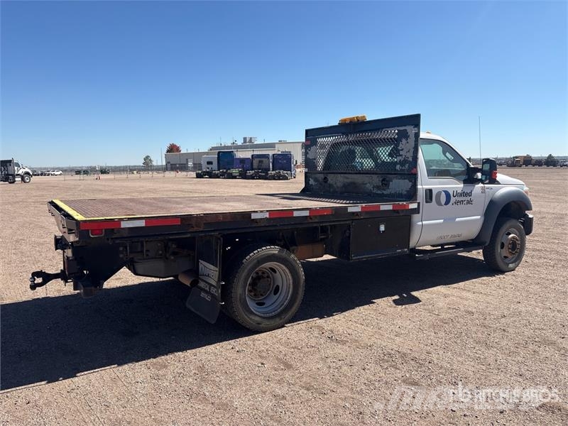 Ford F-550 XL 4x4 Flatbed Truck 平板式/側卸式卡車
