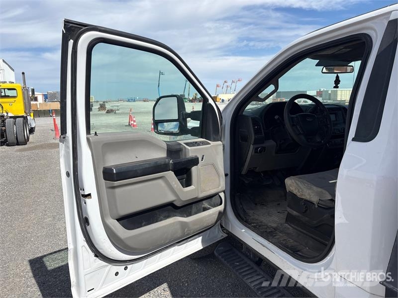 Ford F-550 XL 4x4 Flatbed Truck Kamioni sa otvorenim sandukom
