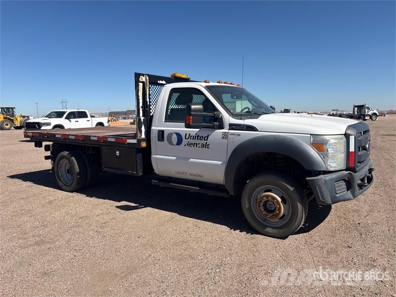 Ford F-550 XL 4x4 Flatbed Truck 平板式/側卸式卡車