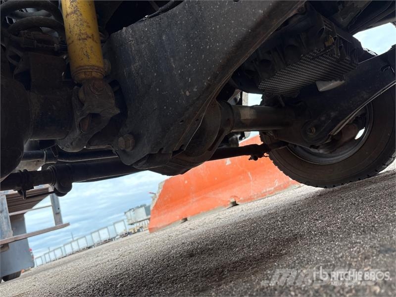 Ford F-550 XL 4x4 Flatbed Truck Kamioni sa otvorenim sandukom