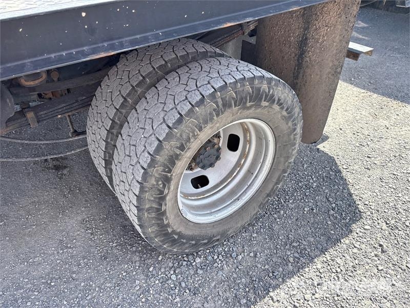 Ford F-550 XL 4x4 Flatbed Truck Kamioni sa otvorenim sandukom