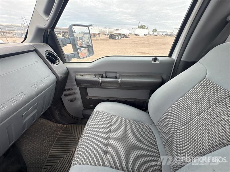 Ford F-550 XL 4x4 Flatbed Truck Kamioni sa otvorenim sandukom