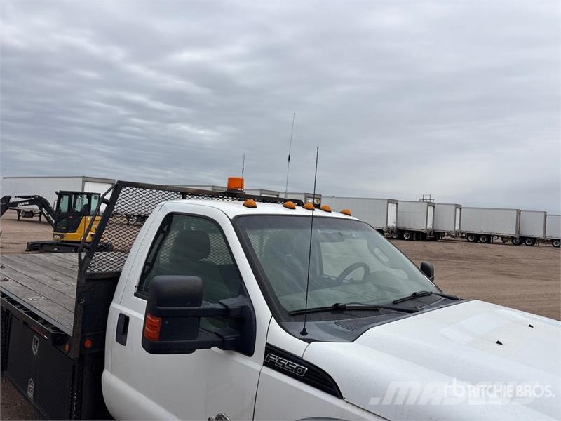 Ford F-550 XL 4x4 Flatbed Truck Kamioni sa otvorenim sandukom